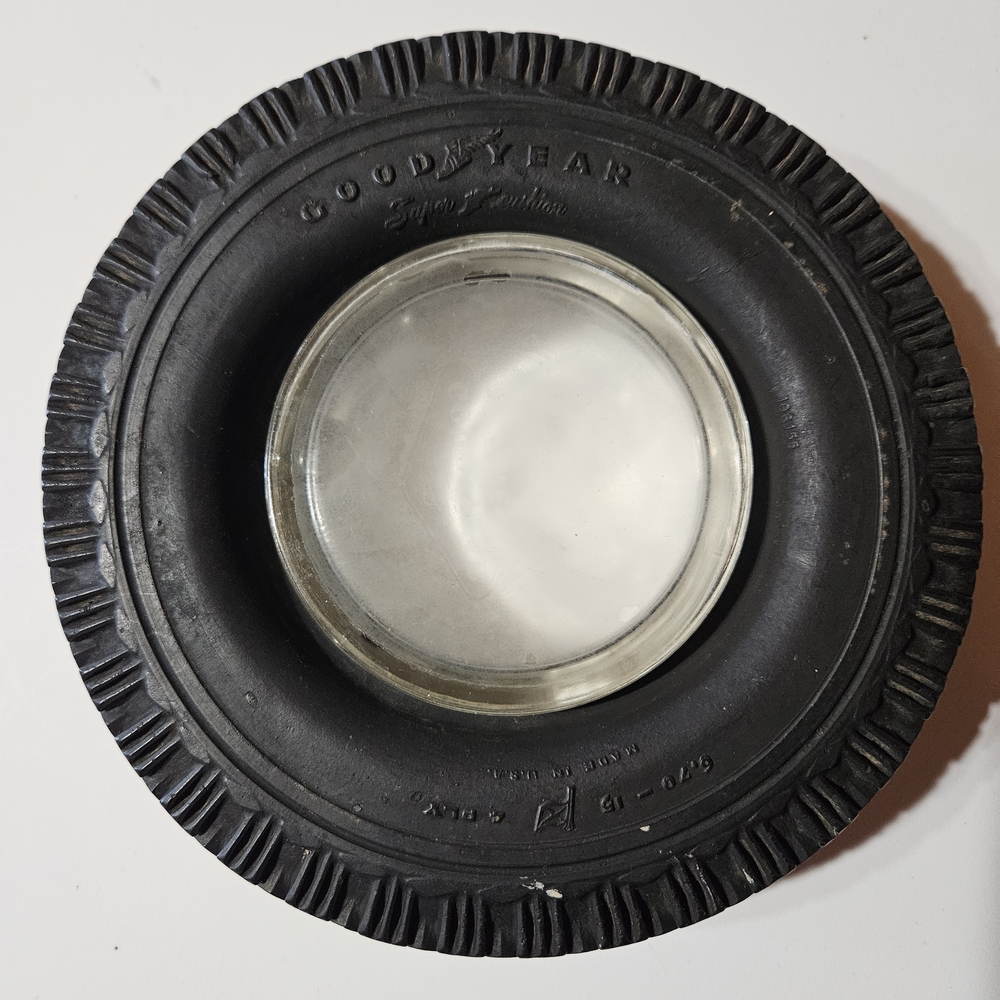 Black Tire Ashtray - Retro Automotive Decor - Picture 2 of 7